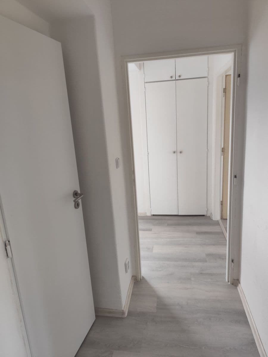 Pronájem bytu 2+1 60 m², Mírové náměstí, Dobříš, Středočeský kraj Pronájem bytu 2+1 60 m², Mírové náměstí, Dobříš, Středočeský kraj