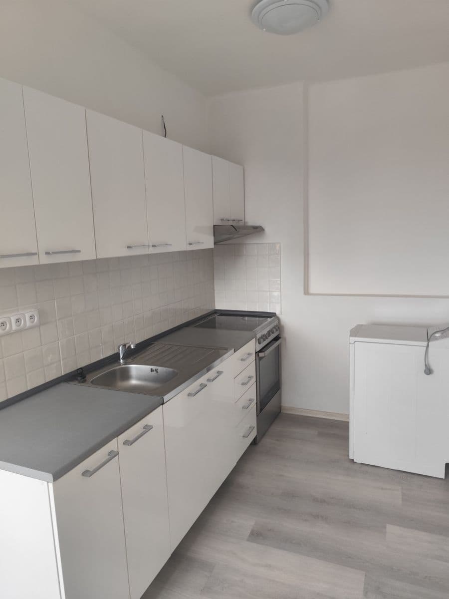 Pronájem bytu 2+1 60 m², Mírové náměstí, Dobříš, Středočeský kraj Pronájem bytu 2+1 60 m², Mírové náměstí, Dobříš, Středočeský kraj