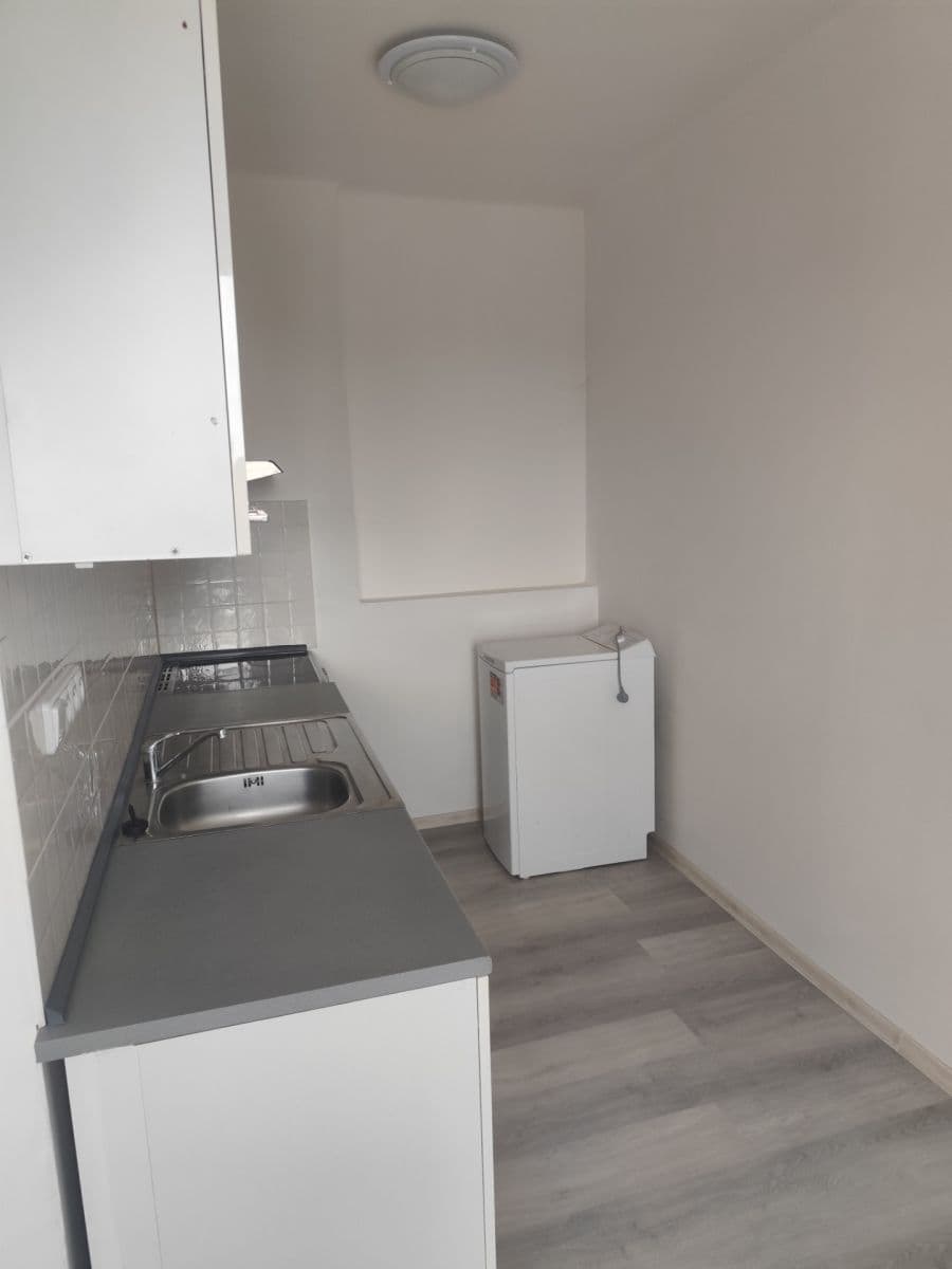 Pronájem bytu 2+1 60 m², Mírové náměstí, Dobříš, Středočeský kraj Pronájem bytu 2+1 60 m², Mírové náměstí, Dobříš, Středočeský kraj
