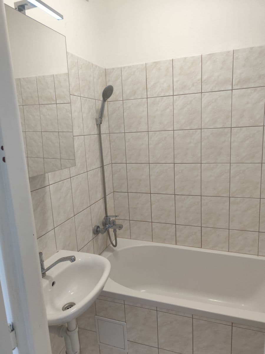 Pronájem bytu 2+1 60 m², Mírové náměstí, Dobříš, Středočeský kraj Pronájem bytu 2+1 60 m², Mírové náměstí, Dobříš, Středočeský kraj