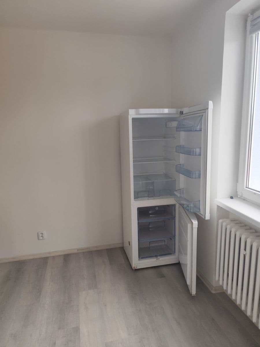 Pronájem bytu 2+1 60 m², Mírové náměstí, Dobříš, Středočeský kraj Pronájem bytu 2+1 60 m², Mírové náměstí, Dobříš, Středočeský kraj