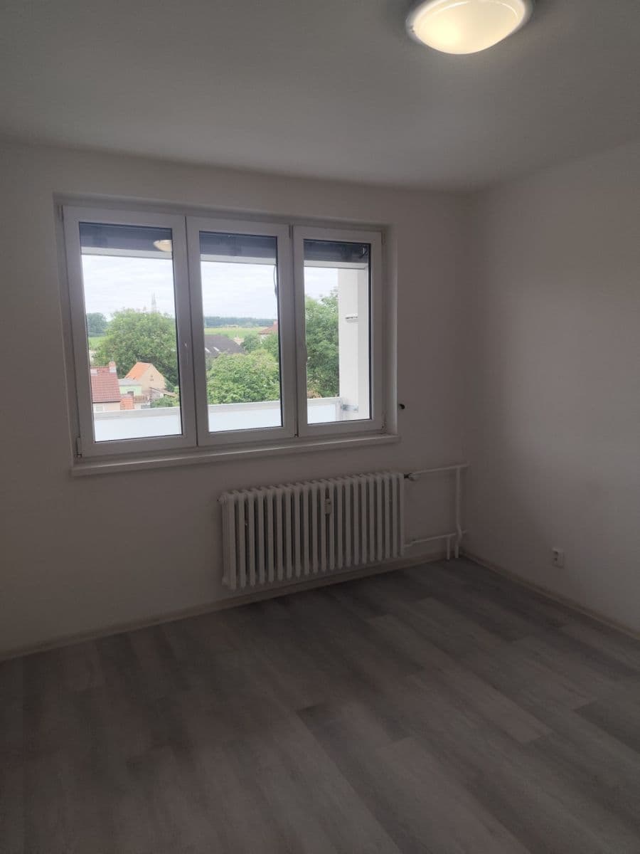 Pronájem bytu 2+1 60 m², Mírové náměstí, Dobříš, Středočeský kraj Pronájem bytu 2+1 60 m², Mírové náměstí, Dobříš, Středočeský kraj