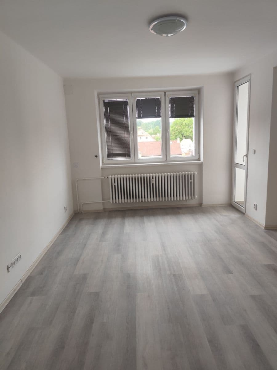 Pronájem bytu 2+1 60 m², Mírové náměstí, Dobříš, Středočeský kraj Pronájem bytu 2+1 60 m², Mírové náměstí, Dobříš, Středočeský kraj