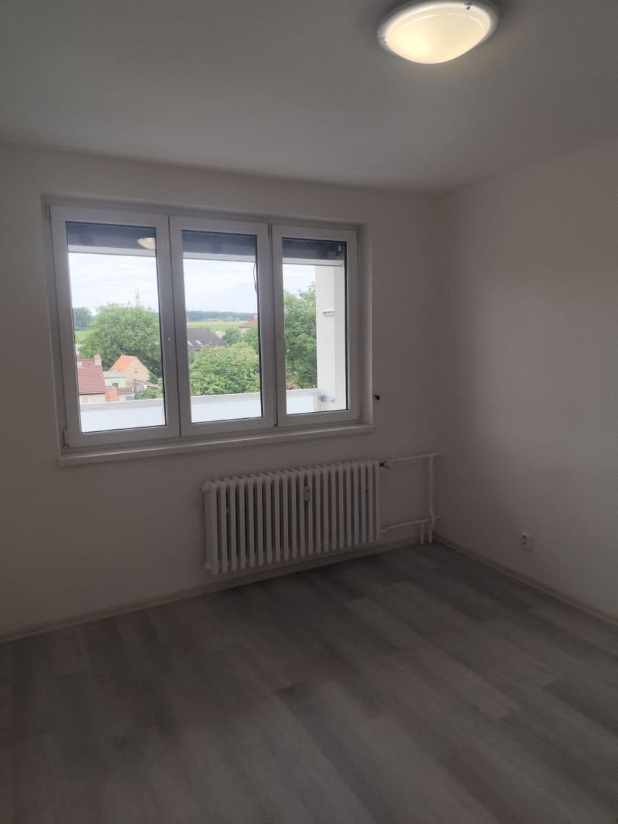 Pronájem bytu 2+1 60 m², Mírové náměstí, Dobříš, Středočeský kraj Pronájem bytu 2+1 60 m², Mírové náměstí, Dobříš, Středočeský kraj