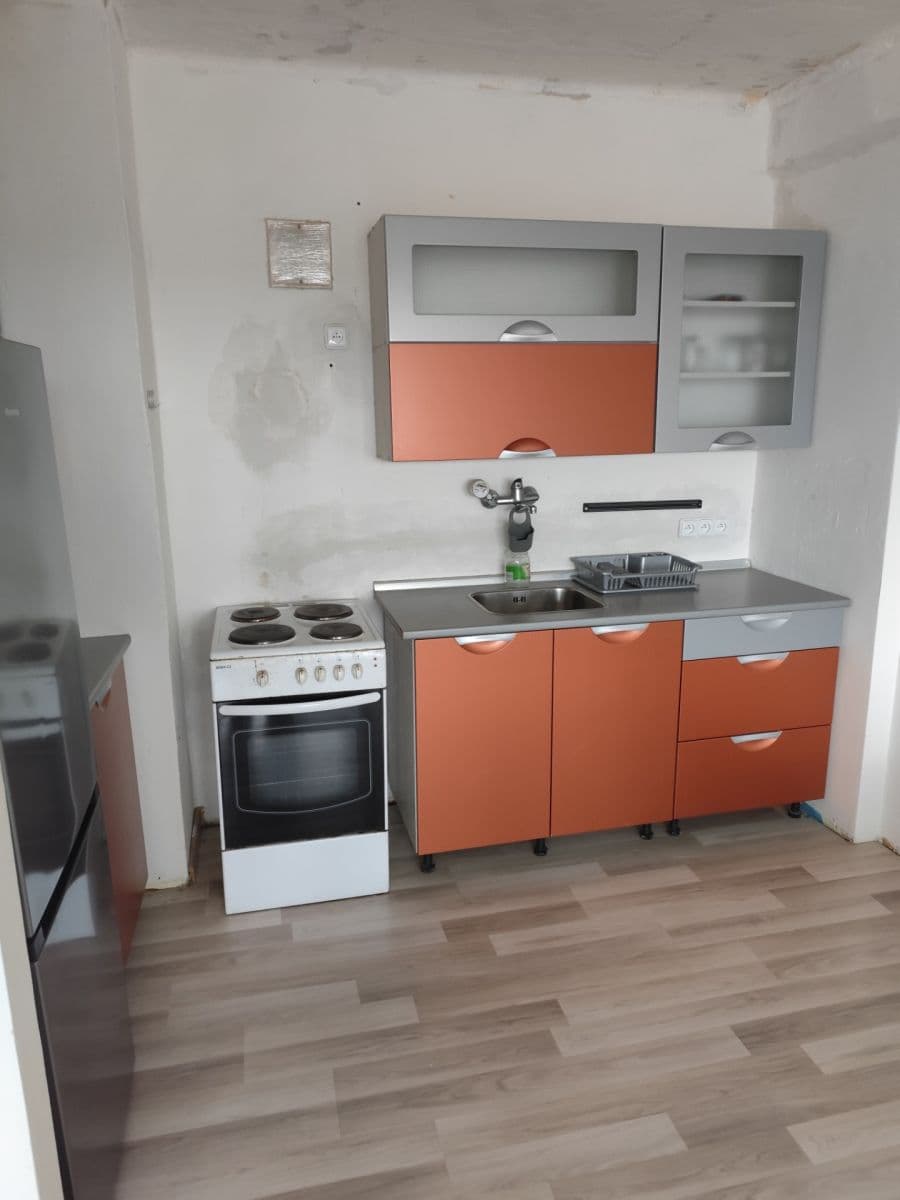 Pronájem bytu 2+kk 60 m², Mírové náměstí, Dobříš, Středočeský kraj Pronájem bytu 2+kk 60 m², Mírové náměstí, Dobříš, Středočeský kraj