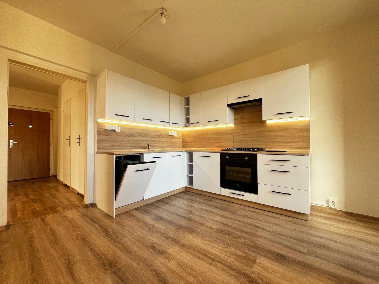 Pronájem bytu 3+1 68 m², Okružní, Orlová, Moravskoslezský kraj Pronájem bytu 3+1 68 m², Okružní, Orlová, Moravskoslezský kraj
