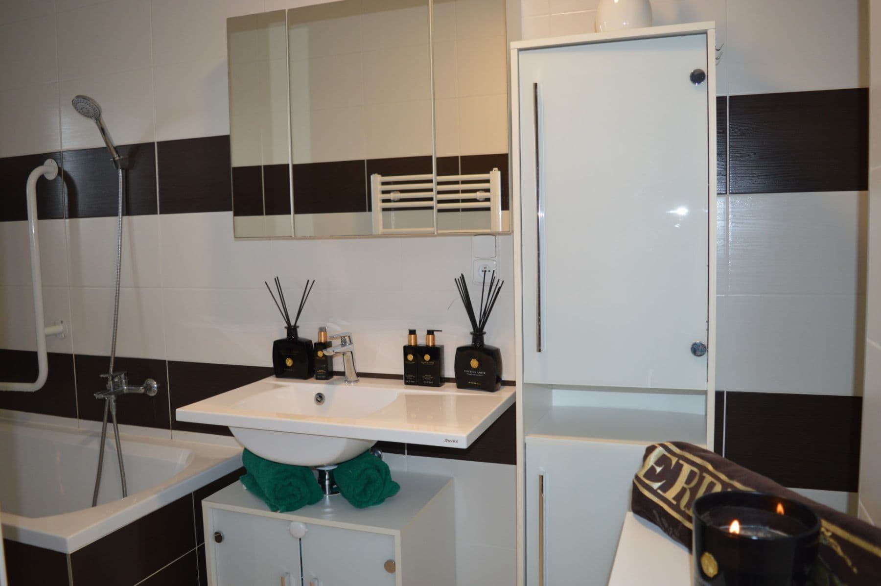 Prodej bytu 2+kk 54 m², V Edenu, Mníšek pod Brdy, Středočeský kraj Prodej bytu 2+kk 54 m², V Edenu, Mníšek pod Brdy, Středočeský kraj