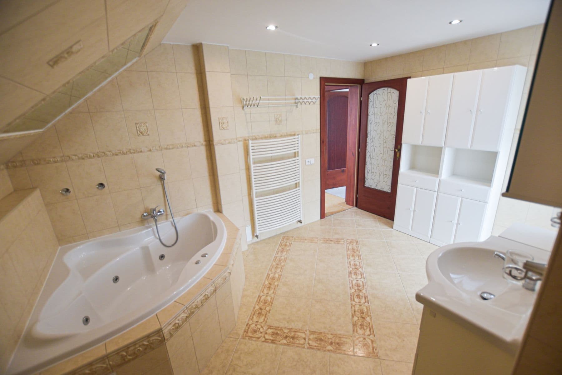 Prodej domu 180 m², pozemek 1.124 m², Nová Ves, Středočeský kraj Prodej domu 180 m², pozemek 1.124 m², Nová Ves, Středočeský kraj