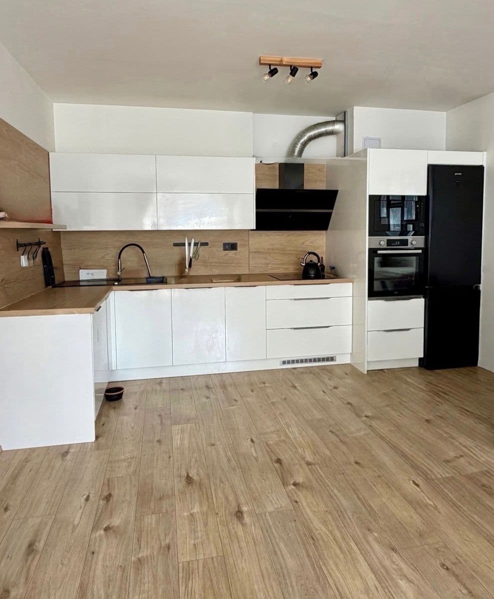 Pronájem bytu 2+kk 65 m², Maru Špačkové, Rakovník, Středočeský kraj Pronájem bytu 2+kk 65 m², Maru Špačkové, Rakovník, Středočeský kraj