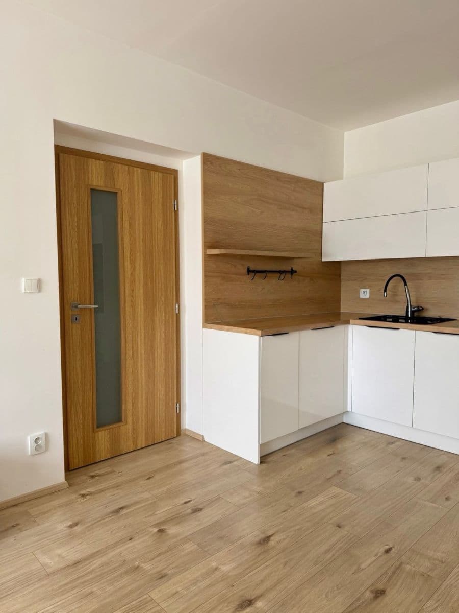 Pronájem bytu 2+kk 65 m², Maru Špačkové, Rakovník, Středočeský kraj Pronájem bytu 2+kk 65 m², Maru Špačkové, Rakovník, Středočeský kraj