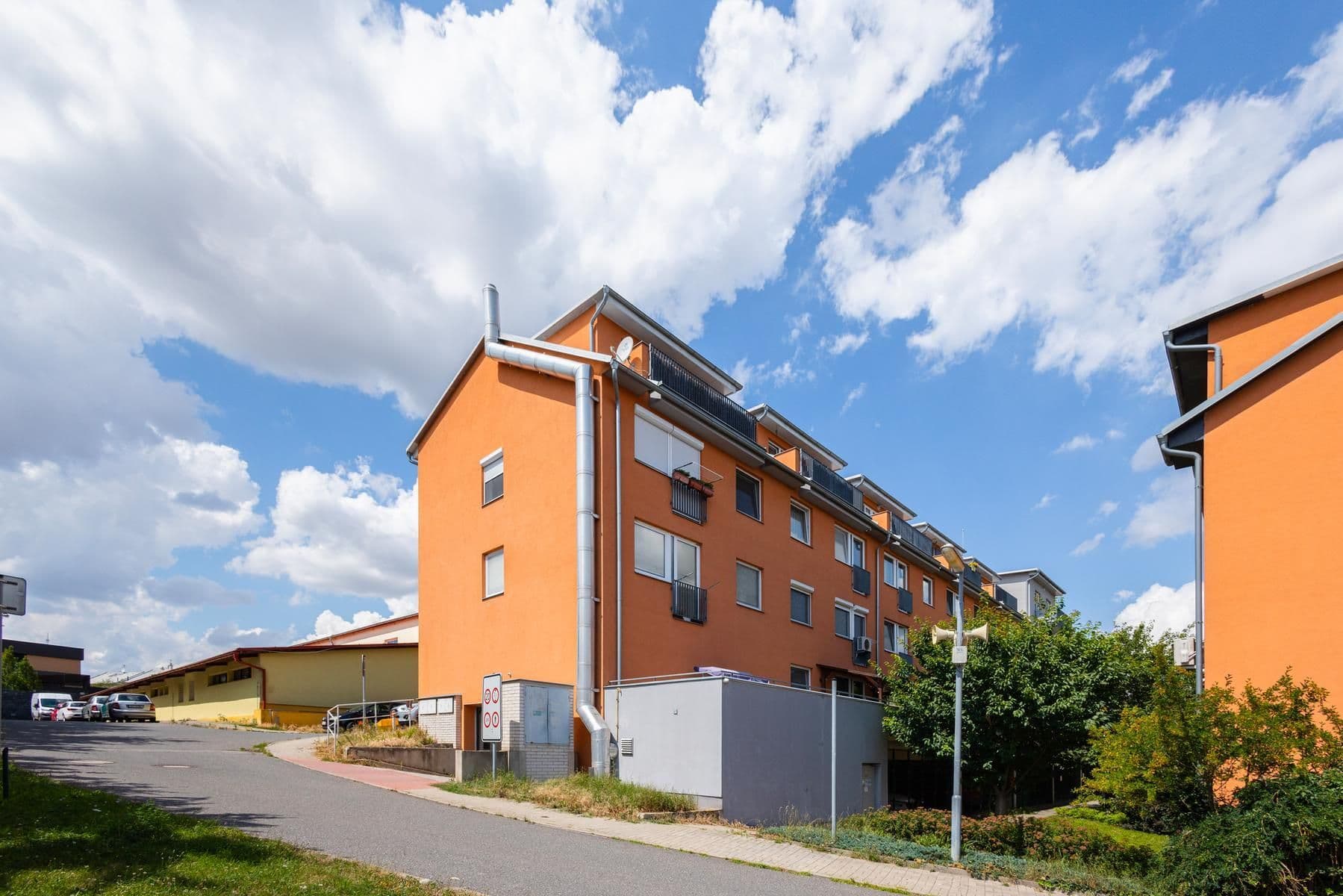 Prodej bytu 3+kk 74 m², Za Devítkou, Jinočany, Středočeský kraj Prodej bytu 3+kk 74 m², Za Devítkou, Jinočany, Středočeský kraj
