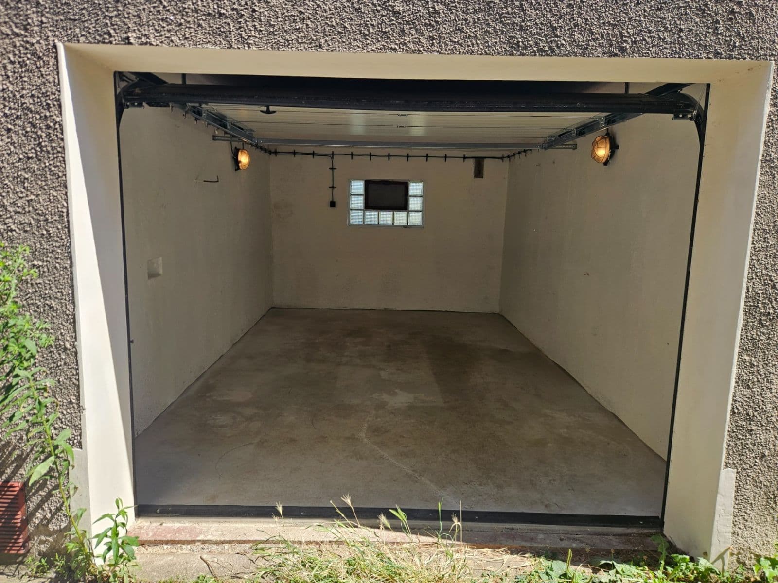 Pronájem garáže 20 m², Buštěhrad, Středočeský kraj Pronájem garáže 20 m², Buštěhrad, Středočeský kraj