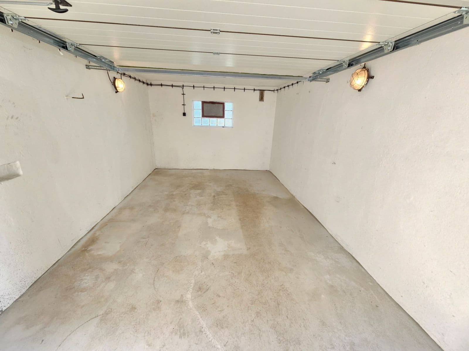 Pronájem garáže 20 m², Buštěhrad, Středočeský kraj Pronájem garáže 20 m², Buštěhrad, Středočeský kraj