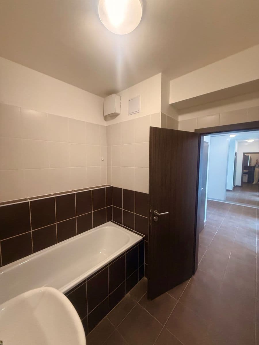 Pronájem bytu 2+kk 52 m², Jaroslava Holečka, Kladno, Středočeský kraj Pronájem bytu 2+kk 52 m², Jaroslava Holečka, Kladno, Středočeský kraj