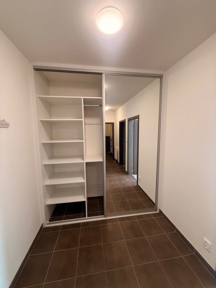 Pronájem bytu 2+kk 52 m², Jaroslava Holečka, Kladno, Středočeský kraj Pronájem bytu 2+kk 52 m², Jaroslava Holečka, Kladno, Středočeský kraj