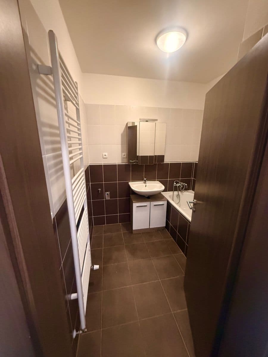Pronájem bytu 2+kk 52 m², Jaroslava Holečka, Kladno, Středočeský kraj Pronájem bytu 2+kk 52 m², Jaroslava Holečka, Kladno, Středočeský kraj