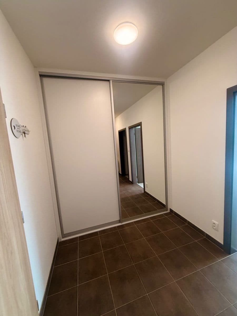 Pronájem bytu 2+kk 52 m², Jaroslava Holečka, Kladno, Středočeský kraj Pronájem bytu 2+kk 52 m², Jaroslava Holečka, Kladno, Středočeský kraj