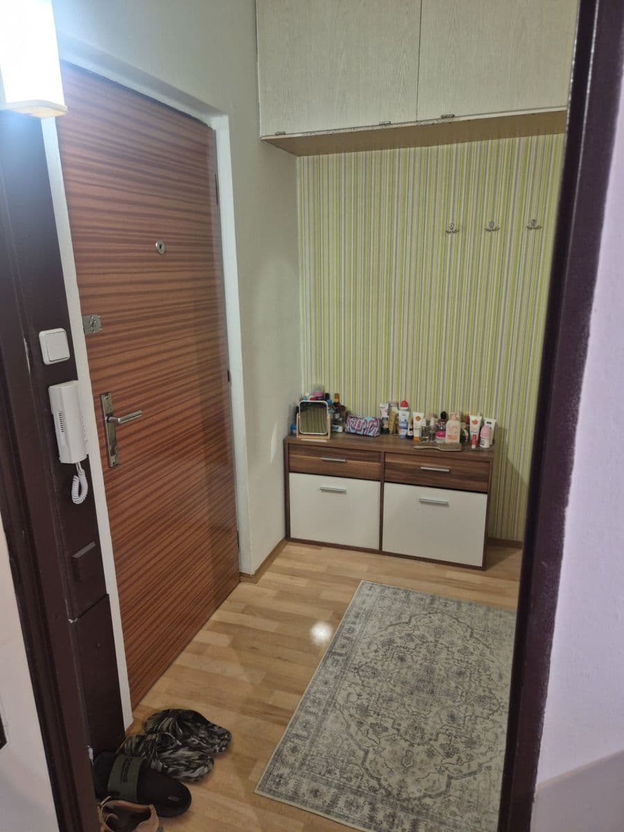 Pronájem bytu 1+kk 26 m², Všehlušická, Slaný, Středočeský kraj Pronájem bytu 1+kk 26 m², Všehlušická, Slaný, Středočeský kraj