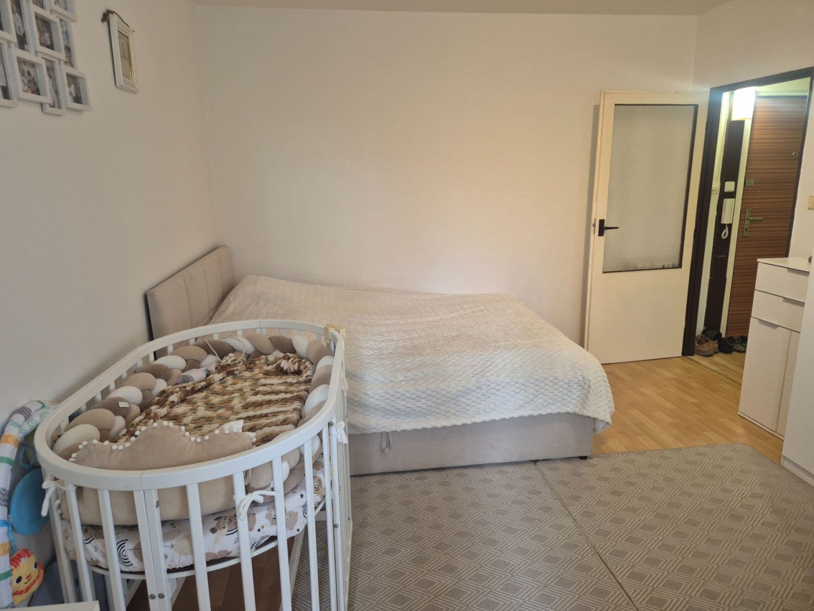 Pronájem bytu 1+kk 26 m², Všehlušická, Slaný, Středočeský kraj Pronájem bytu 1+kk 26 m², Všehlušická, Slaný, Středočeský kraj
