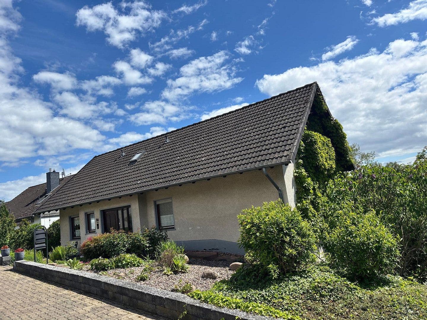 Prodej domu 240 m², pozemek 744 m², Elze, Dolní Sasko Prodej domu 240 m², pozemek 744 m², Elze, Dolní Sasko