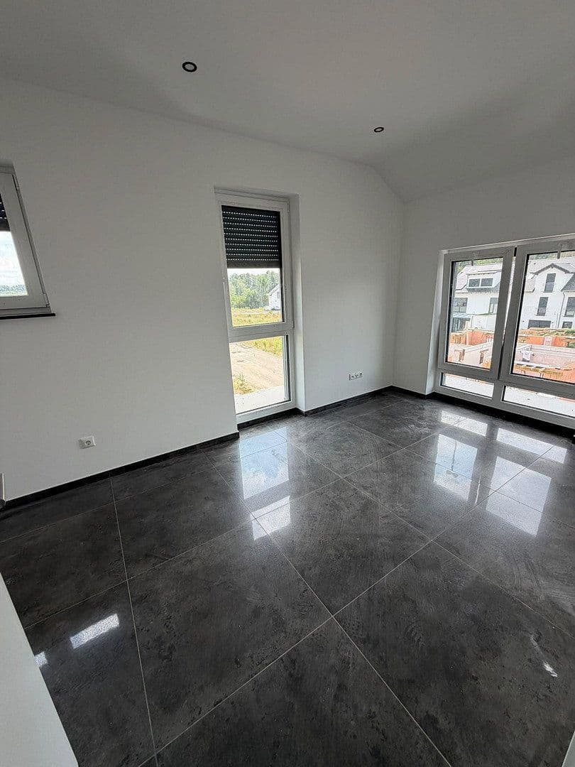 Pronájem bytu 4+1 105 m², Rodenbach, Hessen Pronájem bytu 4+1 105 m², Rodenbach, Hessen