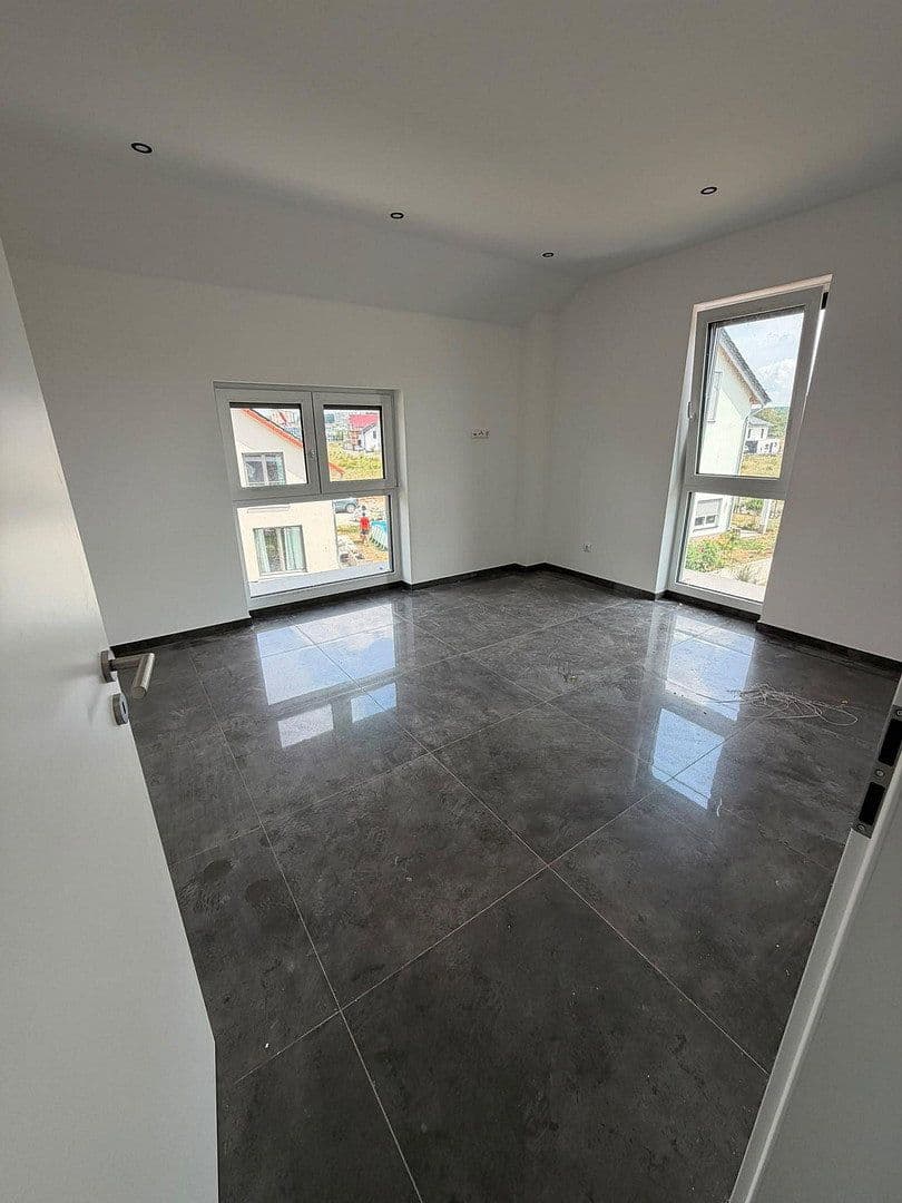 Pronájem bytu 4+1 105 m², Rodenbach, Hessen Pronájem bytu 4+1 105 m², Rodenbach, Hessen