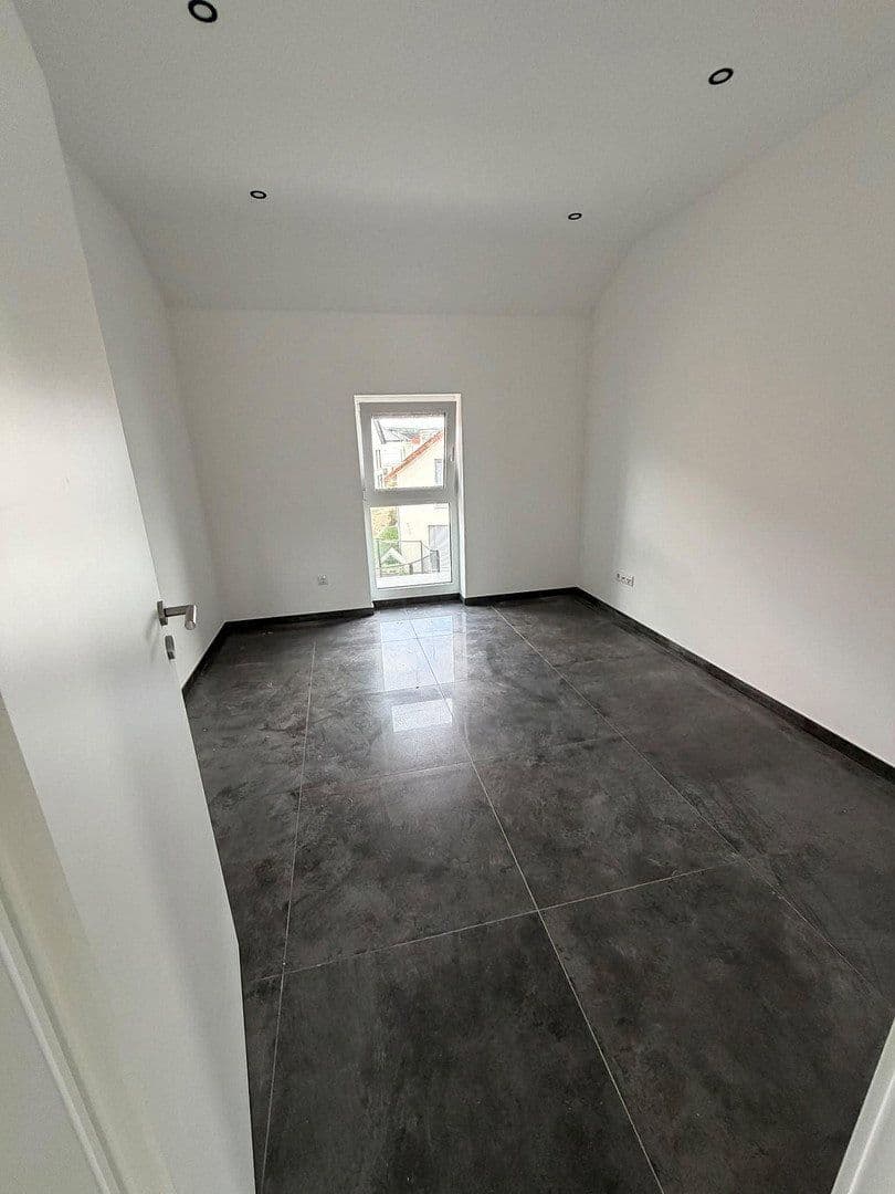 Pronájem bytu 4+1 105 m², Rodenbach, Hessen Pronájem bytu 4+1 105 m², Rodenbach, Hessen