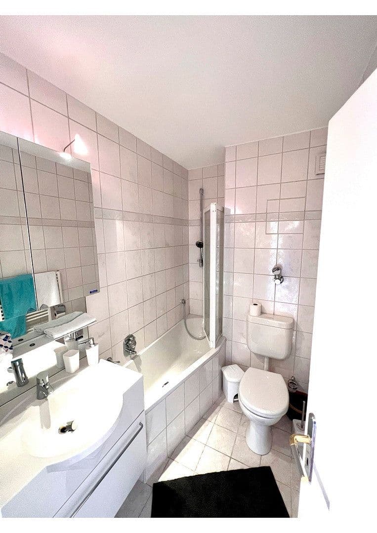 Pronájem bytu 1+1 30 m², Bayreuther Straße 17, Nürnberg, Bavorsko Pronájem bytu 1+1 30 m², Bayreuther Straße 17, Nürnberg, Bavorsko