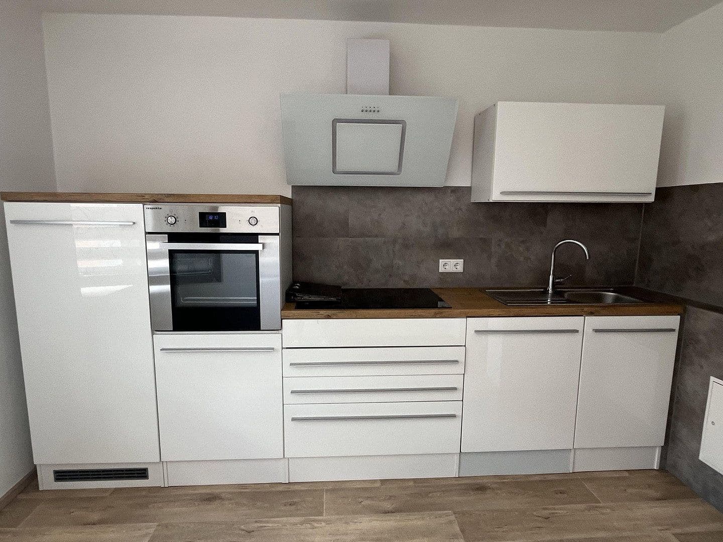 Pronájem bytu 1+1 33 m², Schloßweg 3, Bodenwöhr, Bavorsko Pronájem bytu 1+1 33 m², Schloßweg 3, Bodenwöhr, Bavorsko