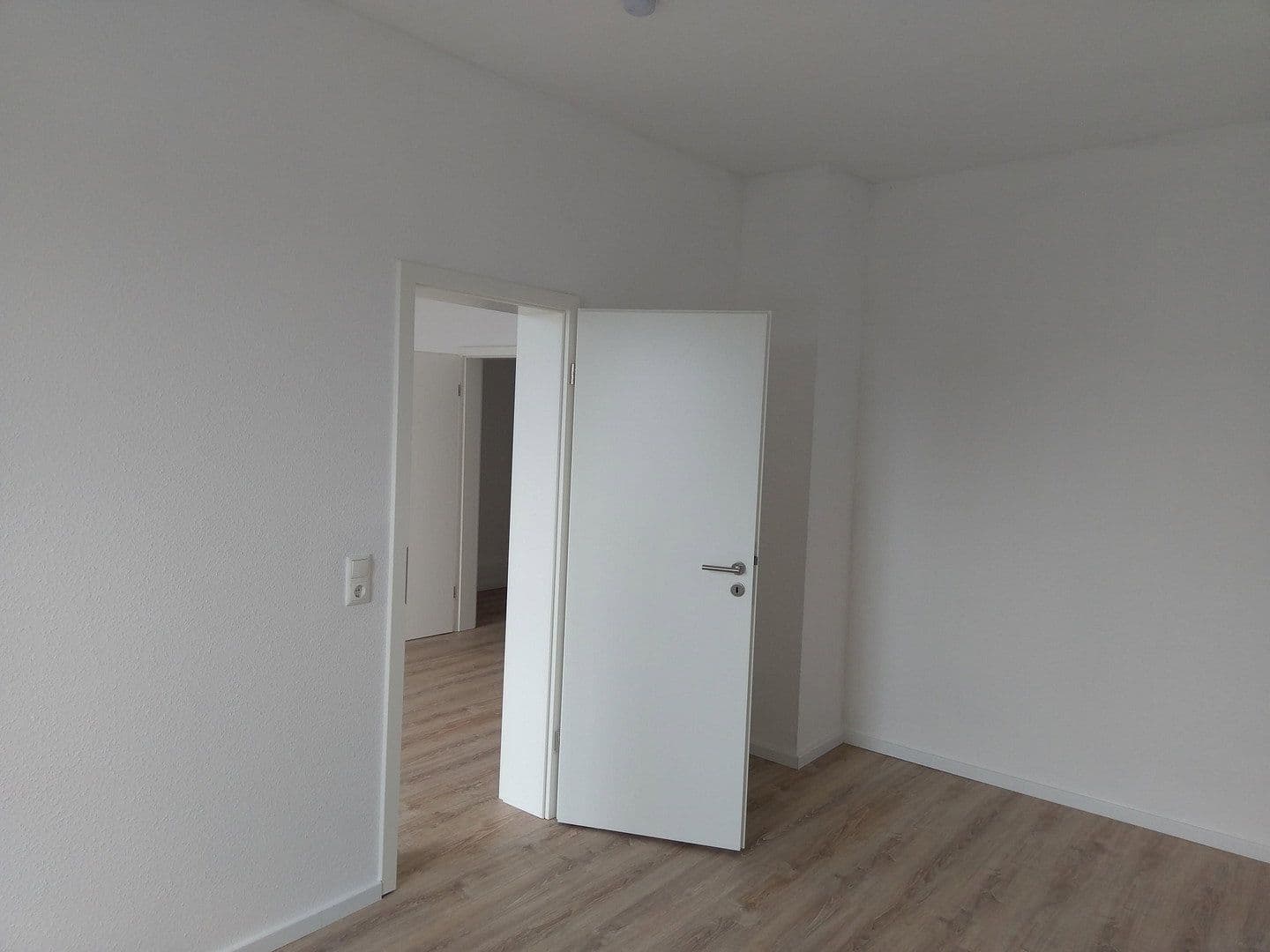 Pronájem bytu 2+1 40 m², Kiel, Šlesvicko-Holštýnsko Pronájem bytu 2+1 40 m², Kiel, Šlesvicko-Holštýnsko