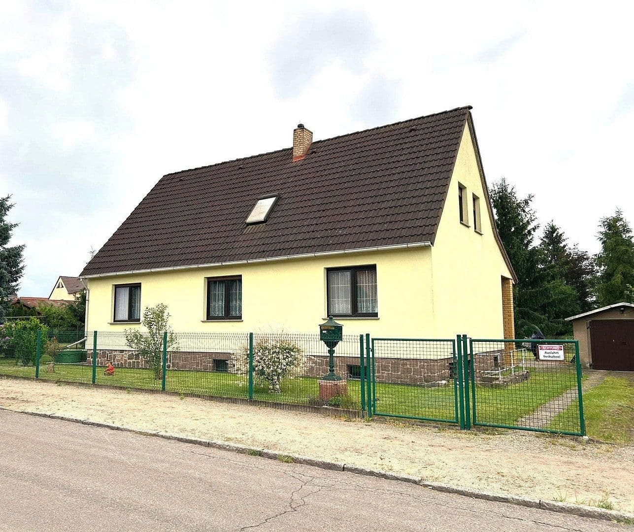 Prodej domu 160 m², pozemek 879 m², Schwarzheide, Braniborsko Prodej domu 160 m², pozemek 879 m², Schwarzheide, Braniborsko