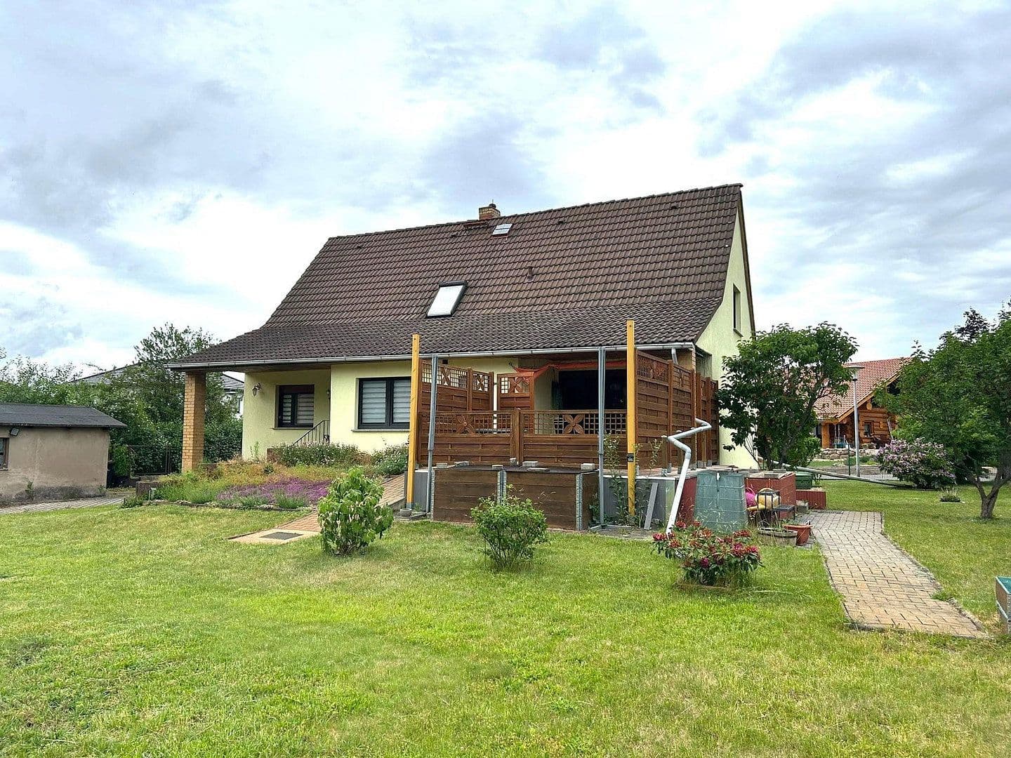 Prodej domu 160 m², pozemek 879 m², Schwarzheide, Braniborsko Prodej domu 160 m², pozemek 879 m², Schwarzheide, Braniborsko