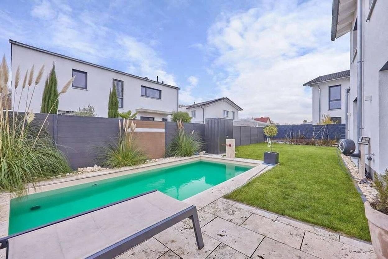 Prodej domu 135 m², pozemek 390 m², Ernst-Kunz Straße 96, Ludwigshafen am Rhein, Porýní-Falc Prodej domu 135 m², pozemek 390 m², Ernst-Kunz Straße 96, Ludwigshafen am Rhein, Porýní-Falc