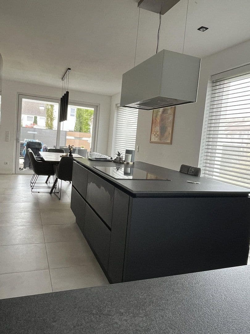 Prodej domu 135 m², pozemek 390 m², Ernst-Kunz Straße 96, Ludwigshafen am Rhein, Porýní-Falc Prodej domu 135 m², pozemek 390 m², Ernst-Kunz Straße 96, Ludwigshafen am Rhein, Porýní-Falc
