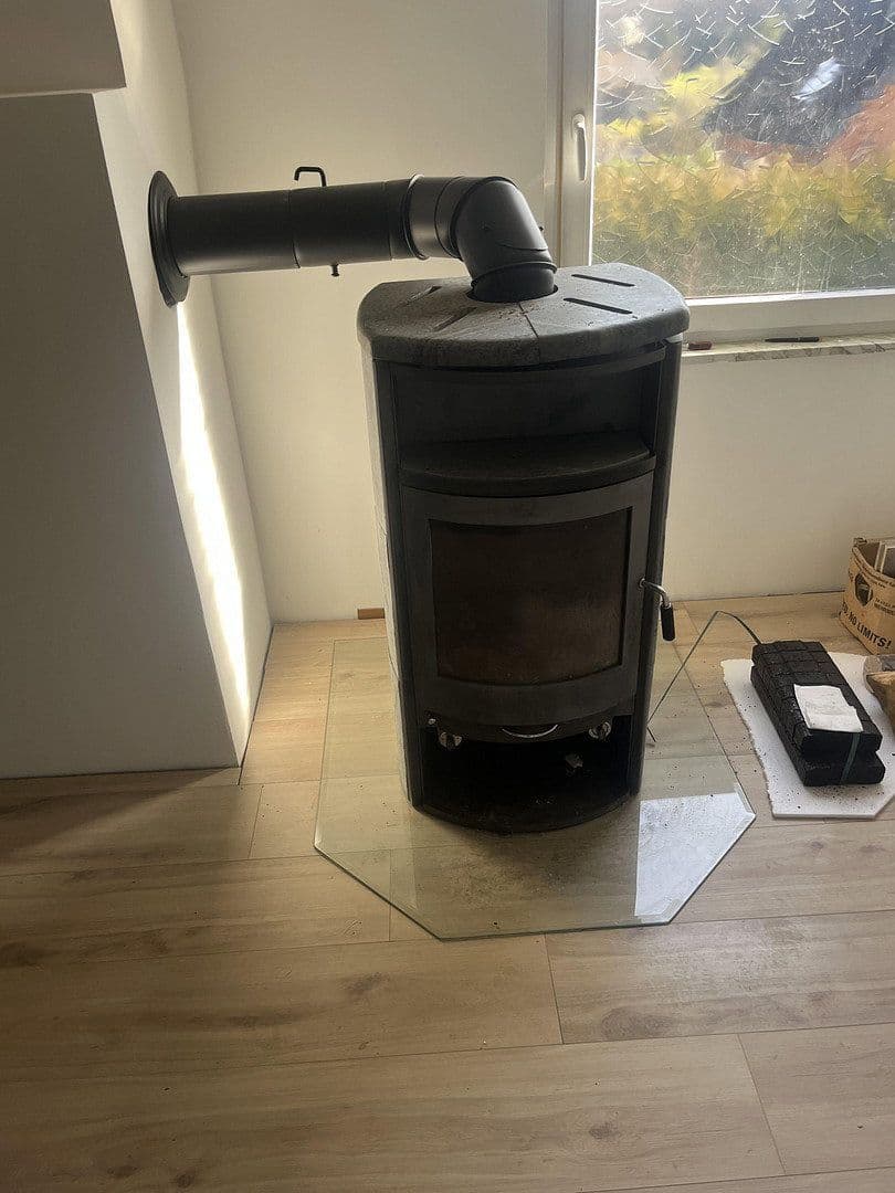 Prodej domu 140 m², pozemek 1.930 m², Hauptstraße 2, Hönningen, Porýní-Falc Prodej domu 140 m², pozemek 1.930 m², Hauptstraße 2, Hönningen, Porýní-Falc