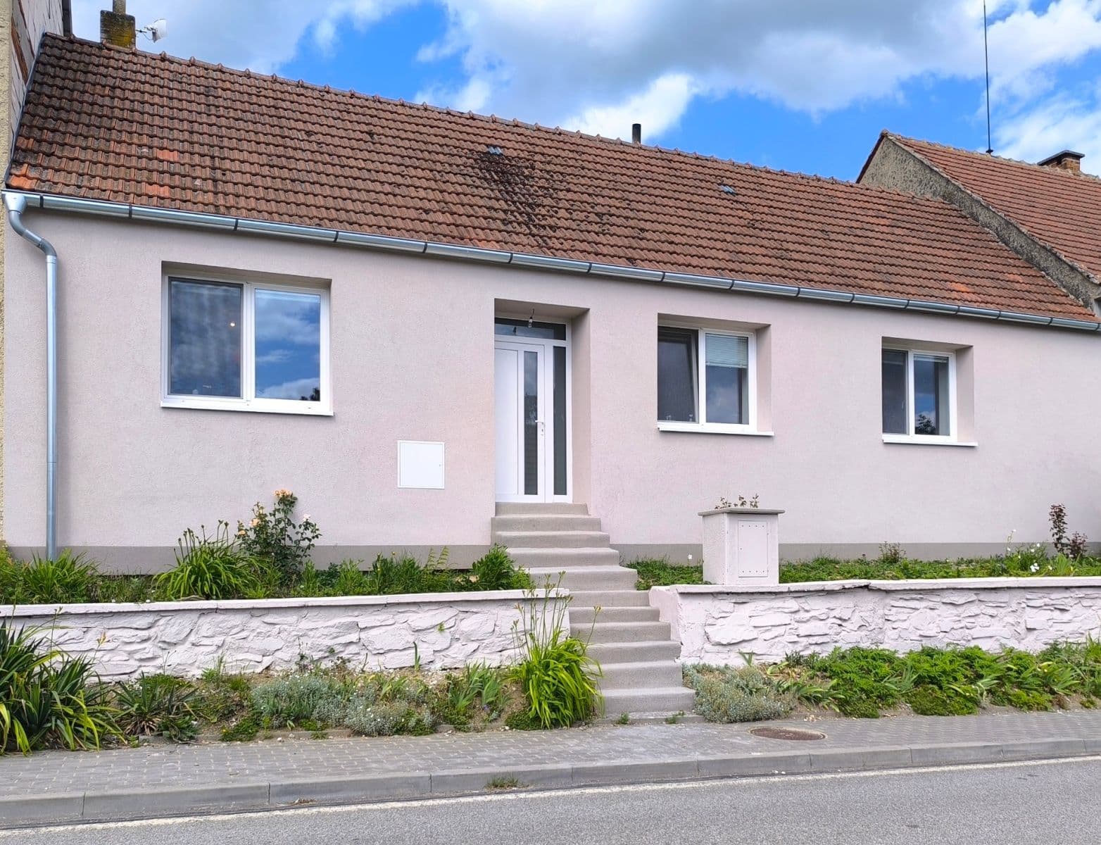 Prodej domu 101 m², pozemek 321 m², Hluboké, Kraj Vysočina Prodej domu 101 m², pozemek 321 m², Hluboké, Kraj Vysočina