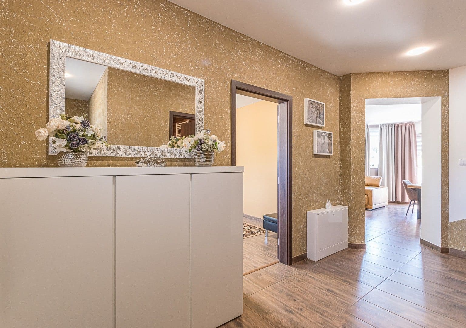 Prodej domu 214 m², pozemek 802 m², Zvoleněves, Středočeský kraj Prodej domu 214 m², pozemek 802 m², Zvoleněves, Středočeský kraj