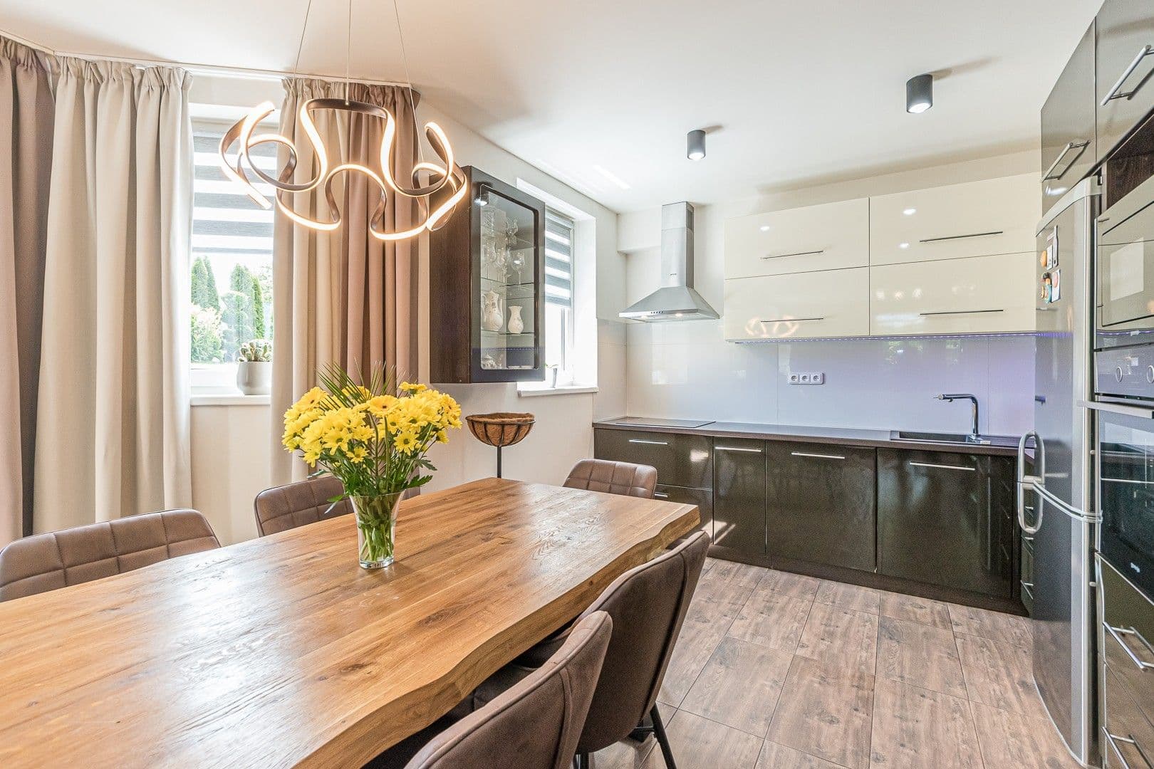 Prodej domu 214 m², pozemek 802 m², Zvoleněves, Středočeský kraj Prodej domu 214 m², pozemek 802 m², Zvoleněves, Středočeský kraj