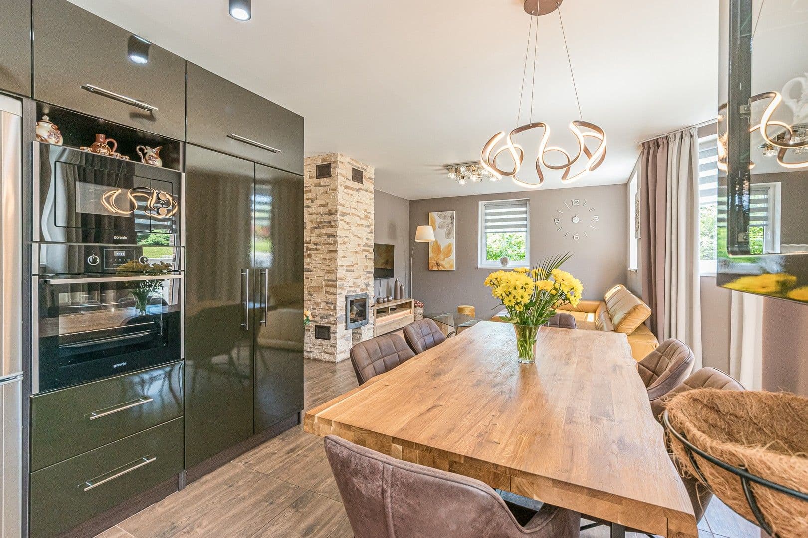 Prodej domu 214 m², pozemek 802 m², Zvoleněves, Středočeský kraj Prodej domu 214 m², pozemek 802 m², Zvoleněves, Středočeský kraj