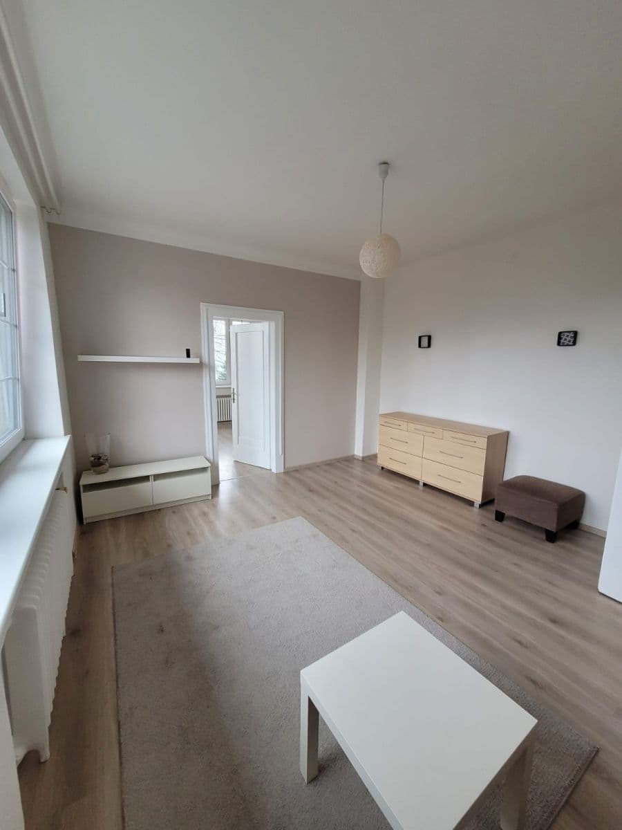 Pronájem bytu 2+1 68 m², Pod Rovinou, Praha, Praha Pronájem bytu 2+1 68 m², Pod Rovinou, Praha, Praha