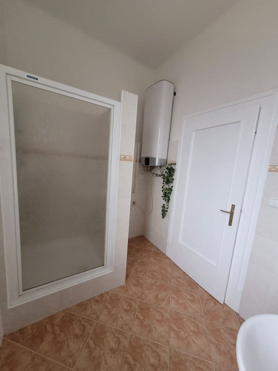 Pronájem bytu 2+1 68 m², Pod Rovinou, Praha, Praha Pronájem bytu 2+1 68 m², Pod Rovinou, Praha, Praha