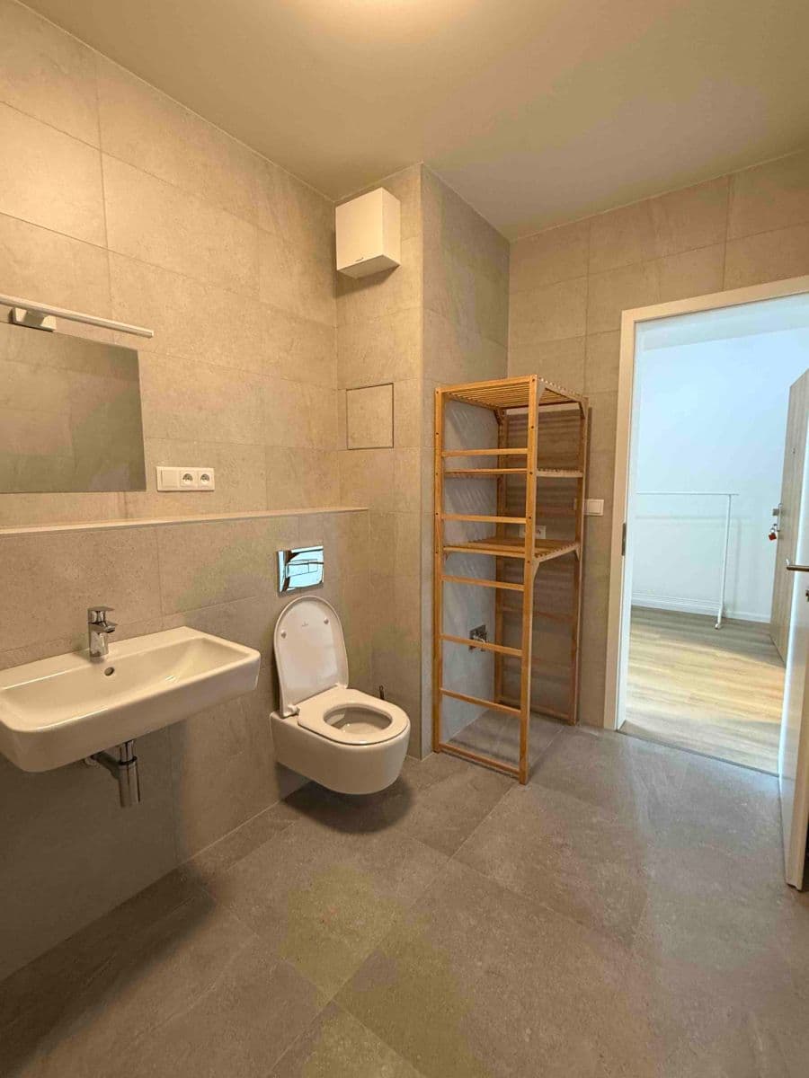 Pronájem bytu 1+kk 37 m², Divíškové, Praha, Praha Pronájem bytu 1+kk 37 m², Divíškové, Praha, Praha