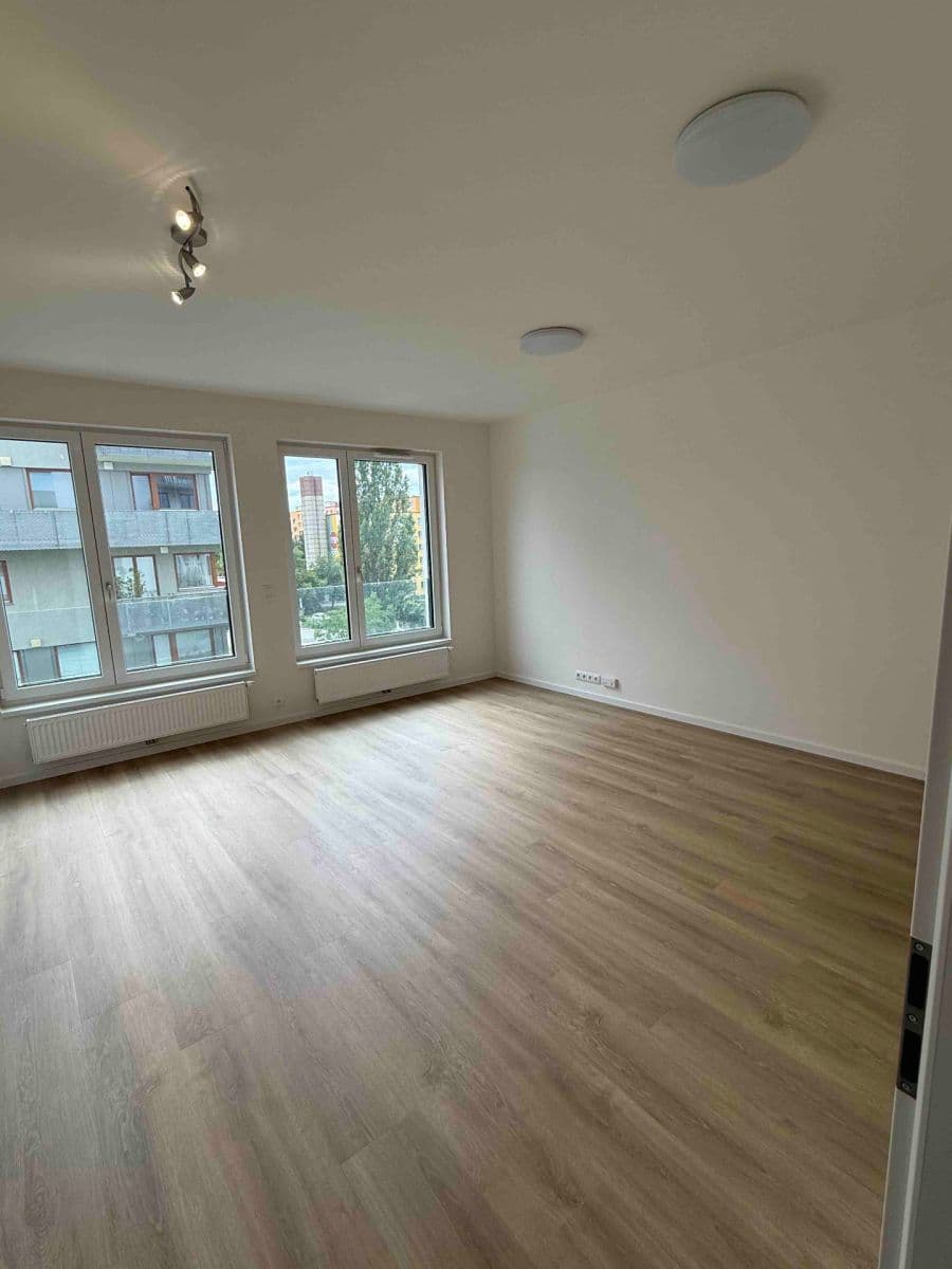 Pronájem bytu 1+kk 37 m², Divíškové, Praha, Praha Pronájem bytu 1+kk 37 m², Divíškové, Praha, Praha