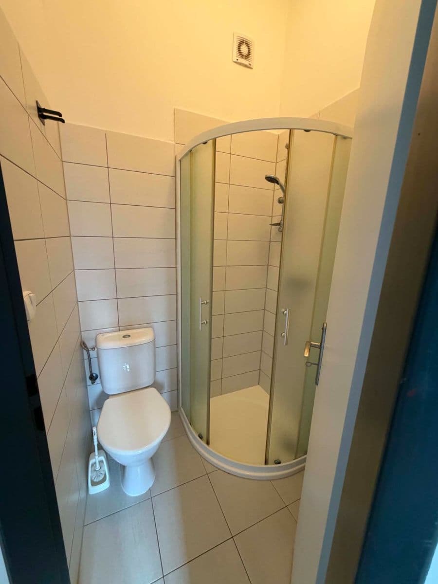Pronájem bytu 1+kk 15 m², náměstí Hrdinů, Praha, Praha Pronájem bytu 1+kk 15 m², náměstí Hrdinů, Praha, Praha