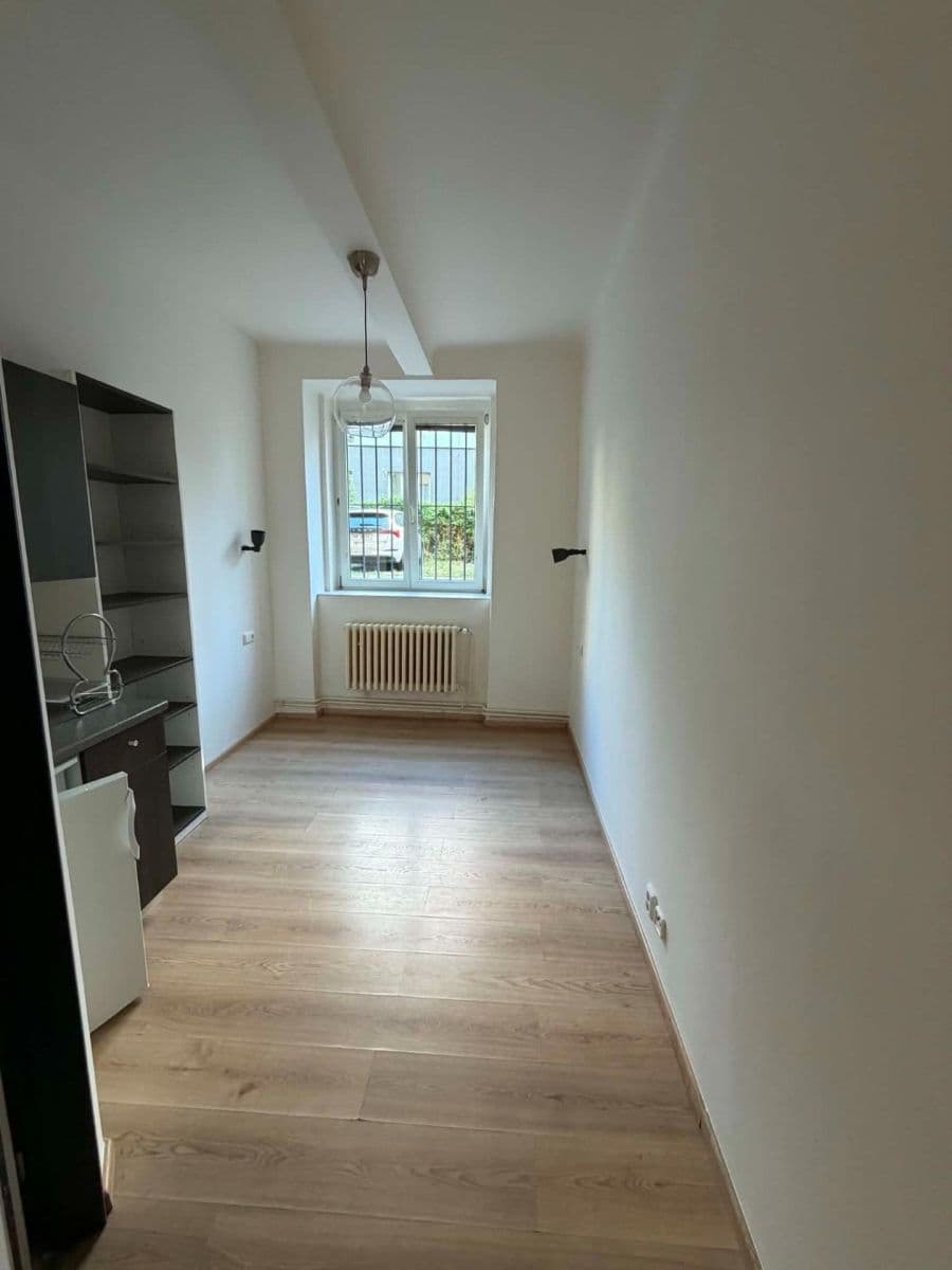 Pronájem bytu 1+kk 15 m², náměstí Hrdinů, Praha, Praha Pronájem bytu 1+kk 15 m², náměstí Hrdinů, Praha, Praha