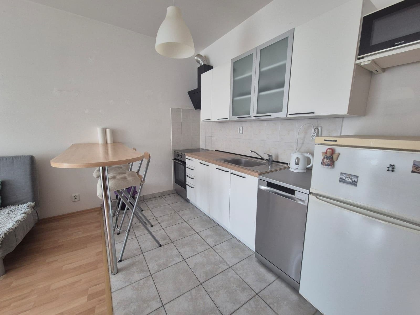 Pronájem bytu 1+kk 40 m², Suchdolské náměstí, Praha, Praha Pronájem bytu 1+kk 40 m², Suchdolské náměstí, Praha, Praha