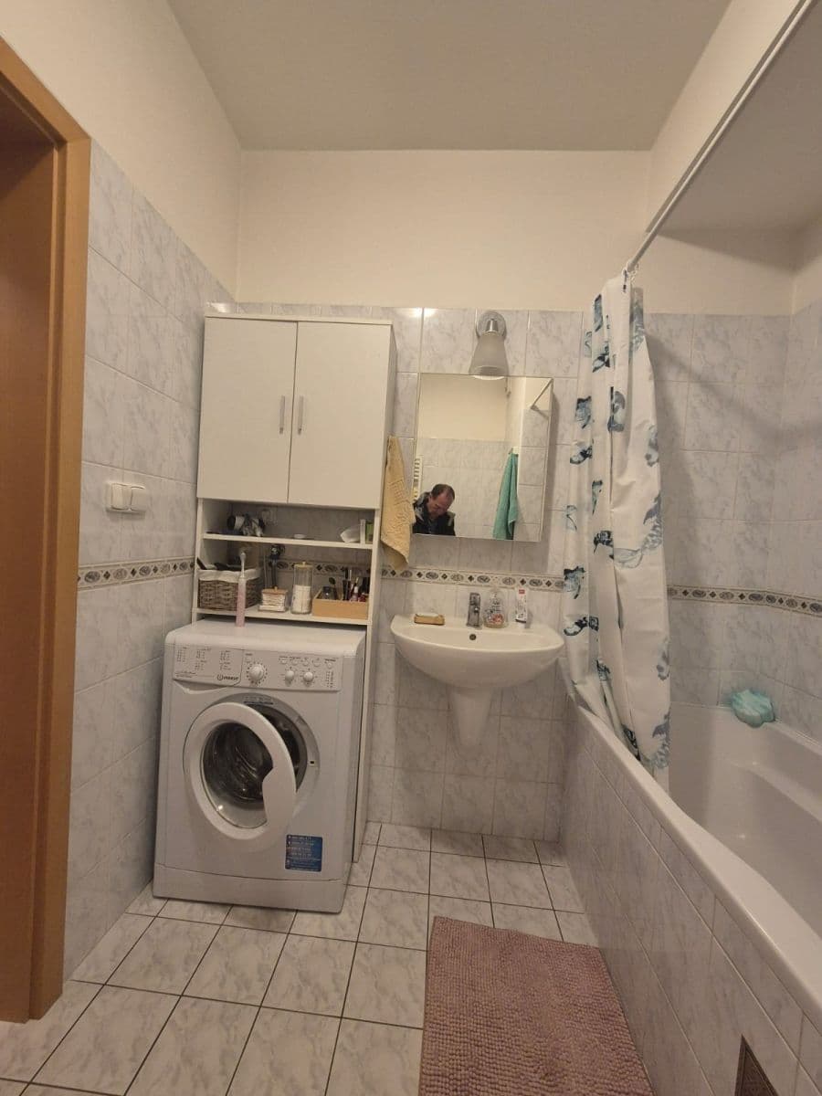 Pronájem bytu 1+kk 40 m², Suchdolské náměstí, Praha, Praha Pronájem bytu 1+kk 40 m², Suchdolské náměstí, Praha, Praha