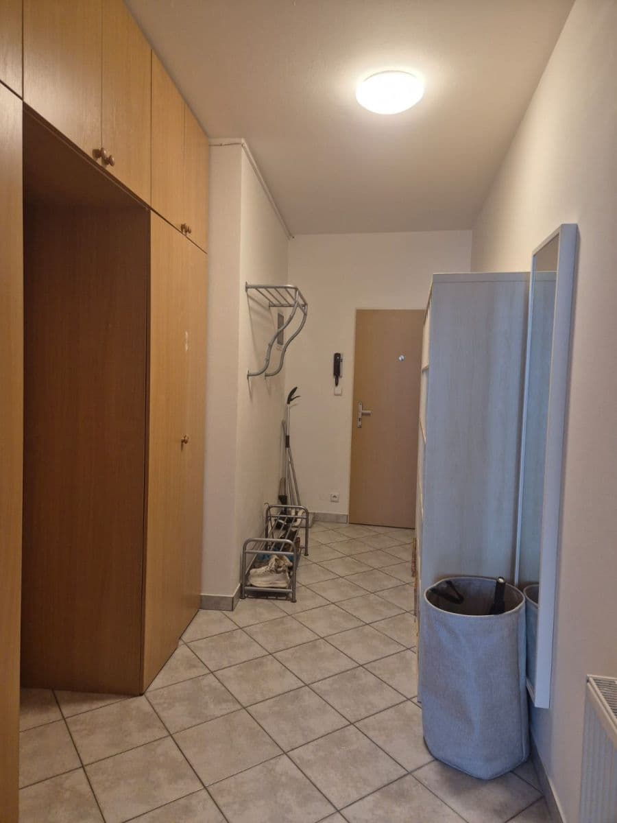 Pronájem bytu 1+kk 40 m², Suchdolské náměstí, Praha, Praha Pronájem bytu 1+kk 40 m², Suchdolské náměstí, Praha, Praha