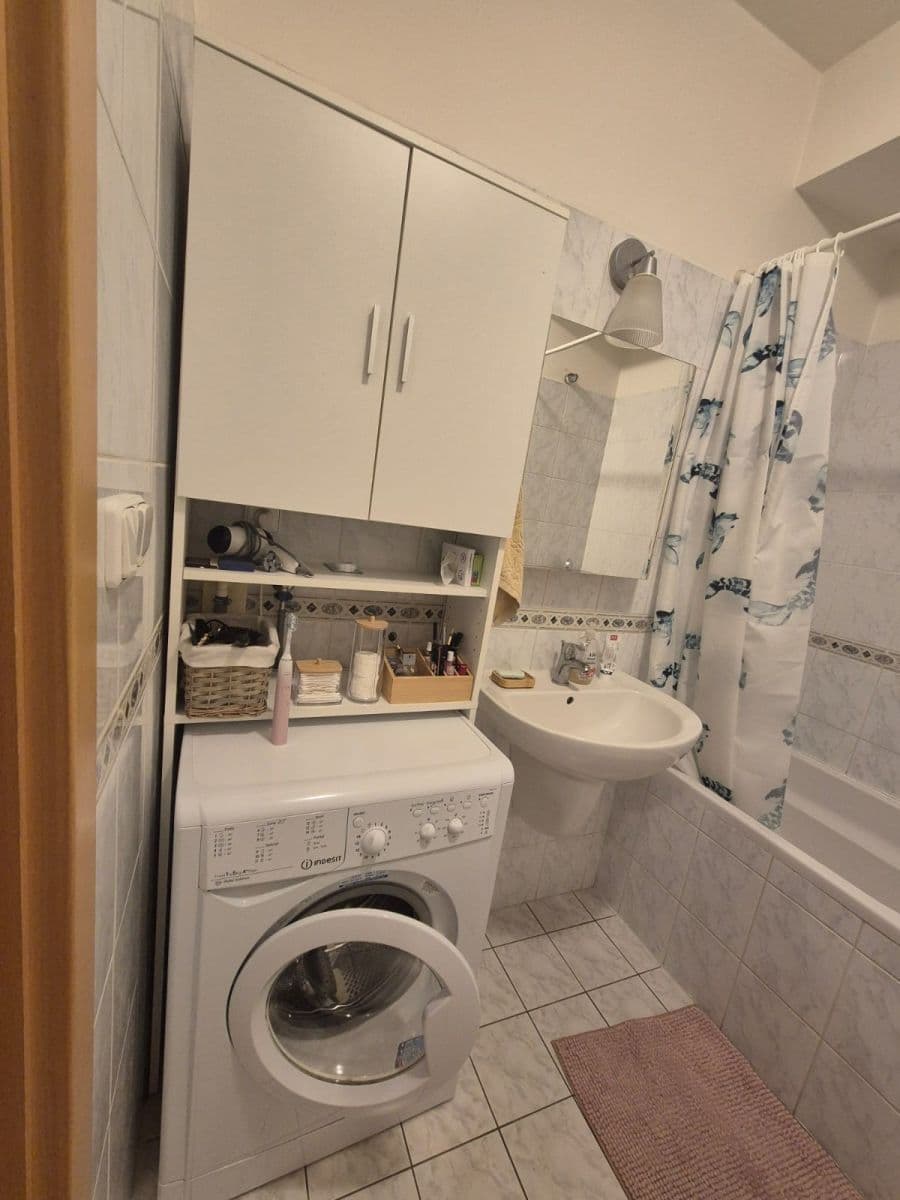Pronájem bytu 1+kk 40 m², Suchdolské náměstí, Praha, Praha Pronájem bytu 1+kk 40 m², Suchdolské náměstí, Praha, Praha