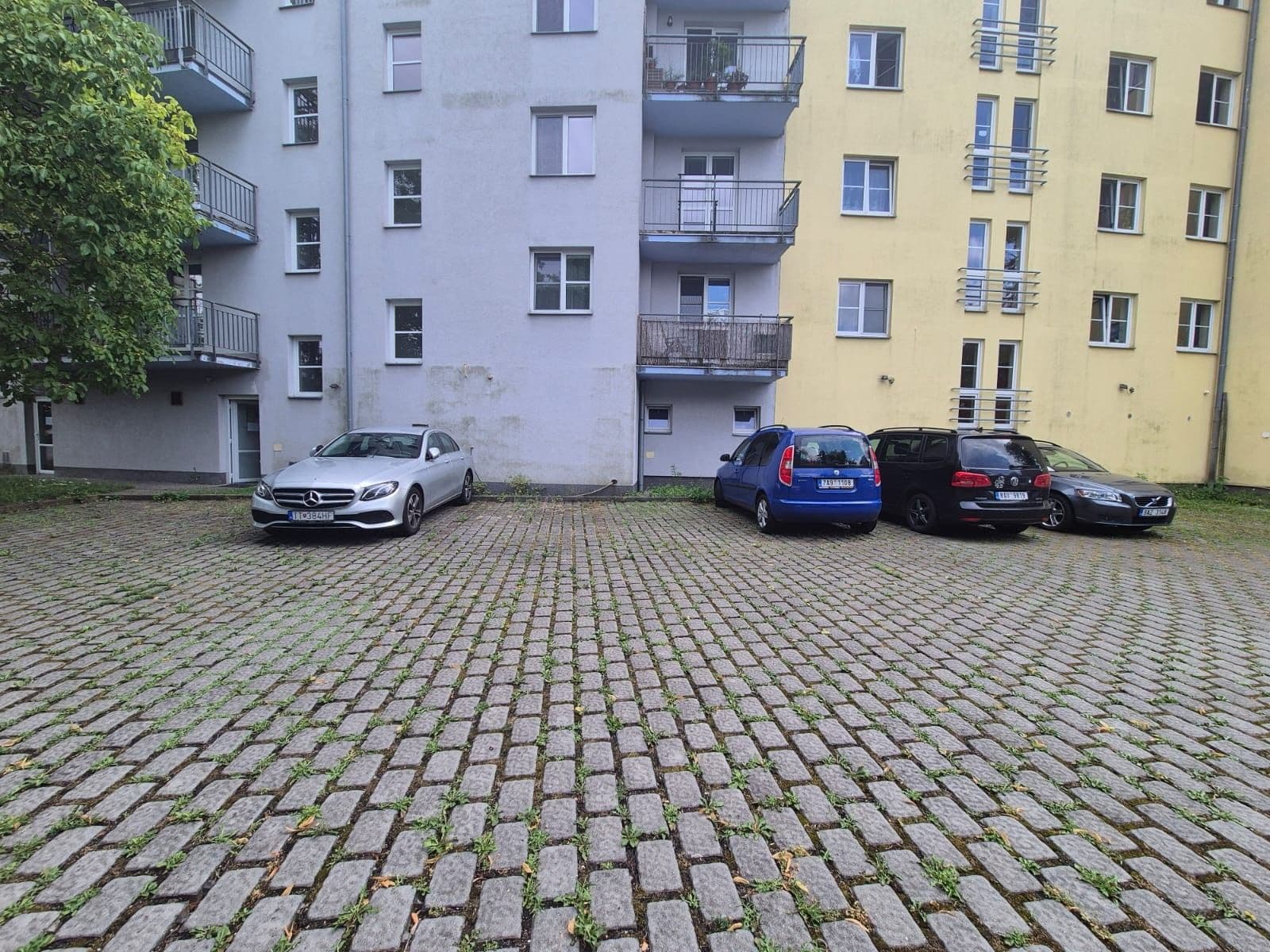 Pronájem bytu 1+kk 40 m², Suchdolské náměstí, Praha, Praha Pronájem bytu 1+kk 40 m², Suchdolské náměstí, Praha, Praha